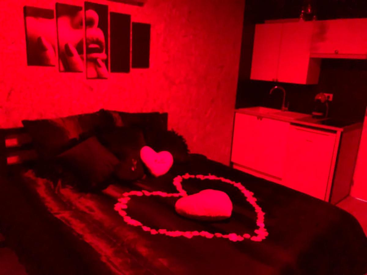 Mini Love Room Jacuzzi Privatif Urimenil 外观 照片
